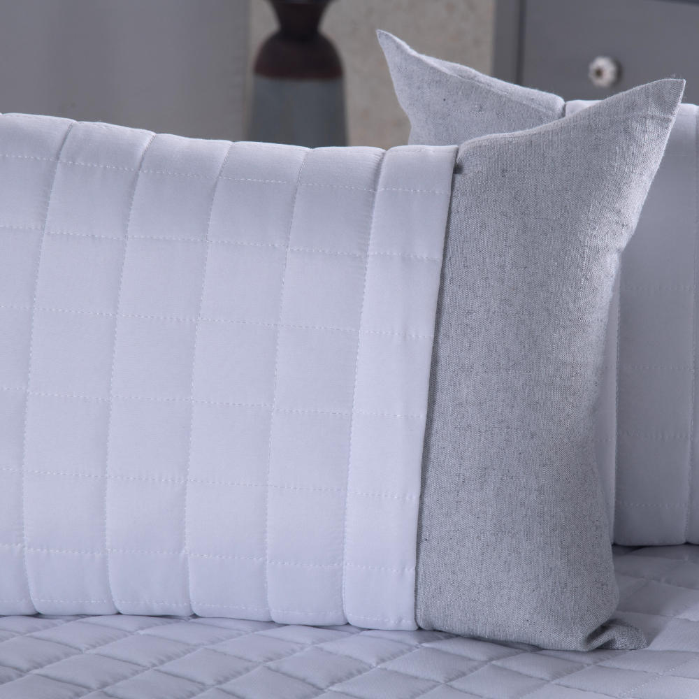 Kit Peseira de Cama Copacabana 5 Peças Queen 100% Poliéster Micropercal 300 Fios Acompanha Almofadas Cheias