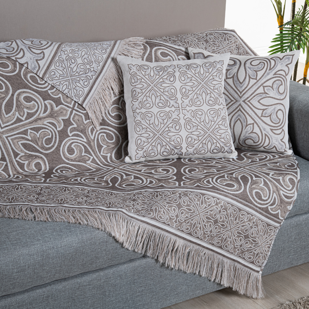 Kit Xale Para Sofá Com Franja Grécia 5 Peças 1,35m x 1,35m 60% Algodão / 40% Poliéster Tecido Jacquard Acompanha Almofad